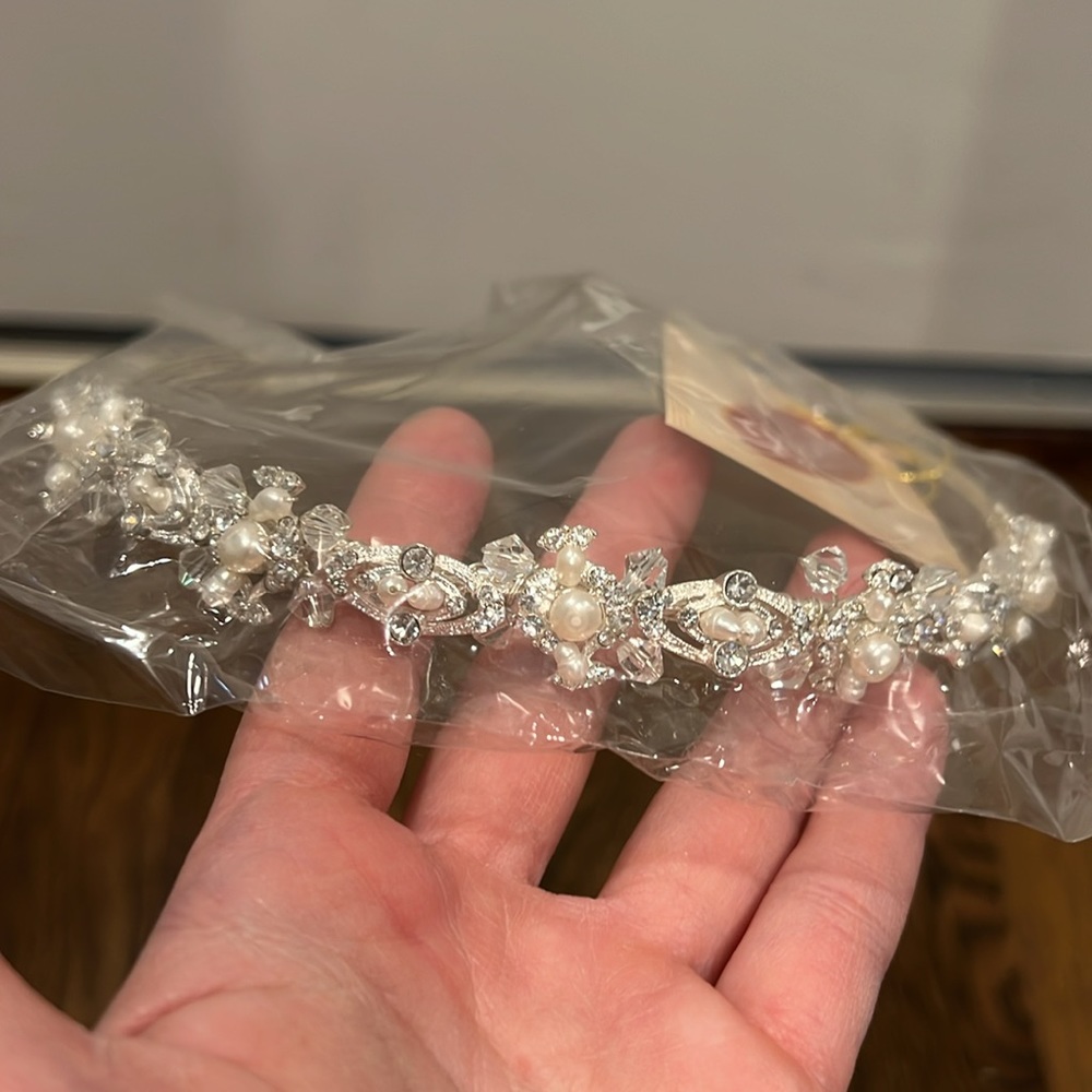 Giselle Bridal Headband, NWT - Picture 4 of 4